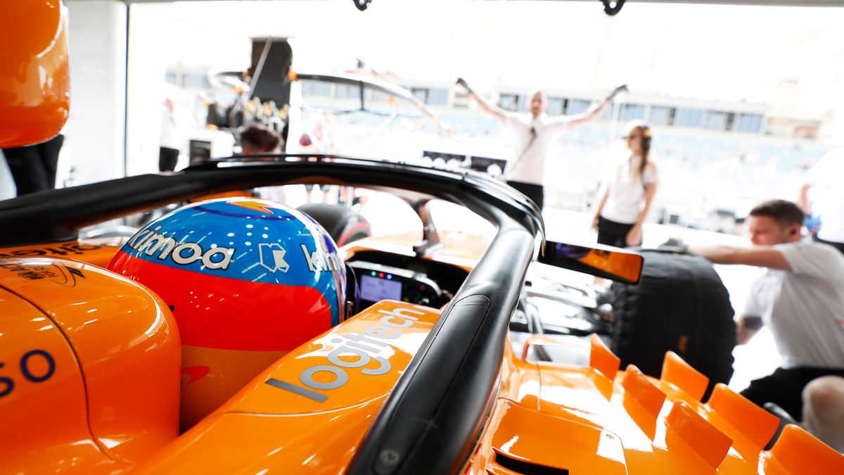 Fernando Alonso w bolidzie MCL33