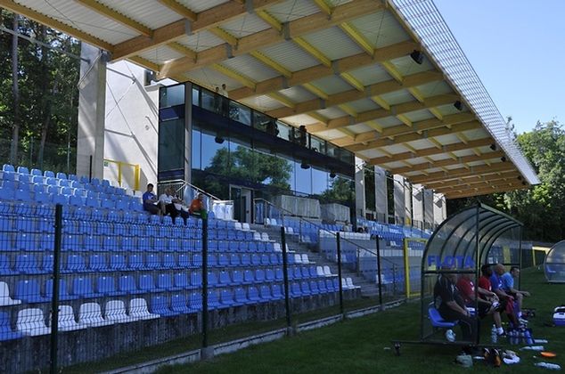 Trybuna południowa stadionu w Świnoujściu (fot. Małgorzata Dorosz)