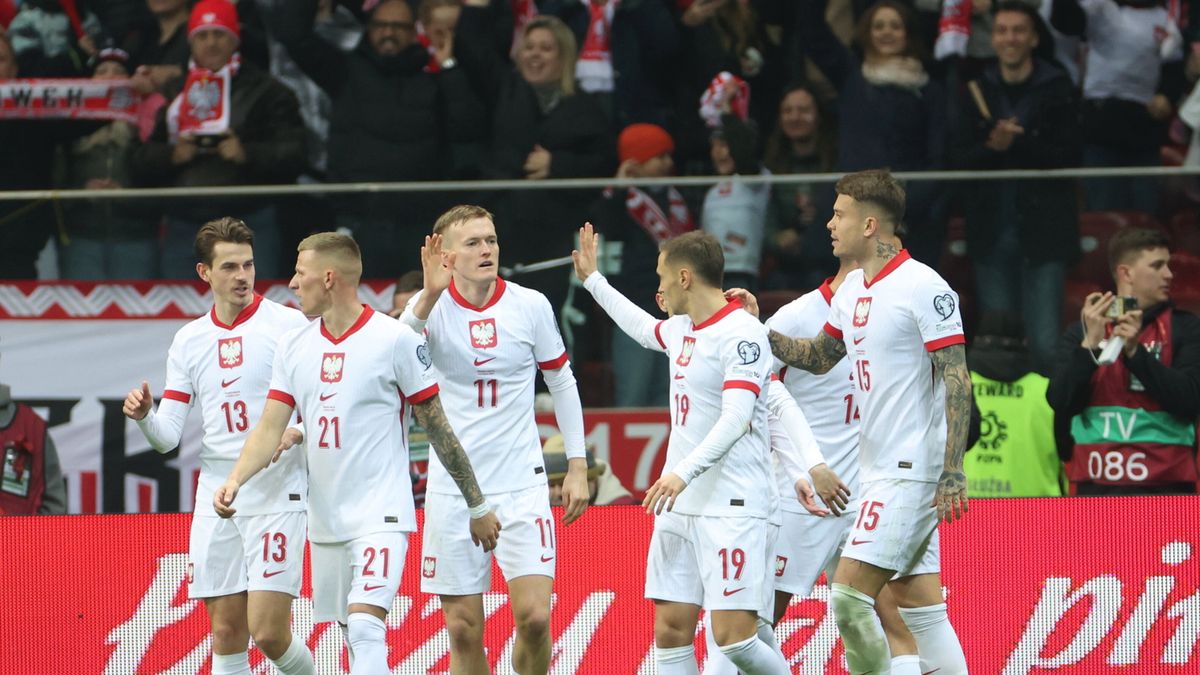 PAP / Leszek Szymański / Na zdjęciu: Piłkarze reprezentacji Polski cieszą się z gola Karola Świderskiego (C) podczas meczu eliminacyjnego mistrzostw świata z Maltą