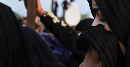 Ropa, gaz, haracze, handel ludźmi - źródła dochodów Państwa Islamskiego