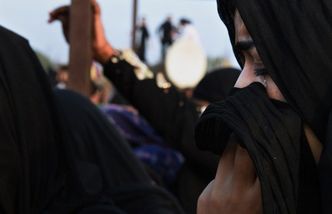 Ropa, gaz, haracze, handel ludźmi - źródła dochodów Państwa Islamskiego