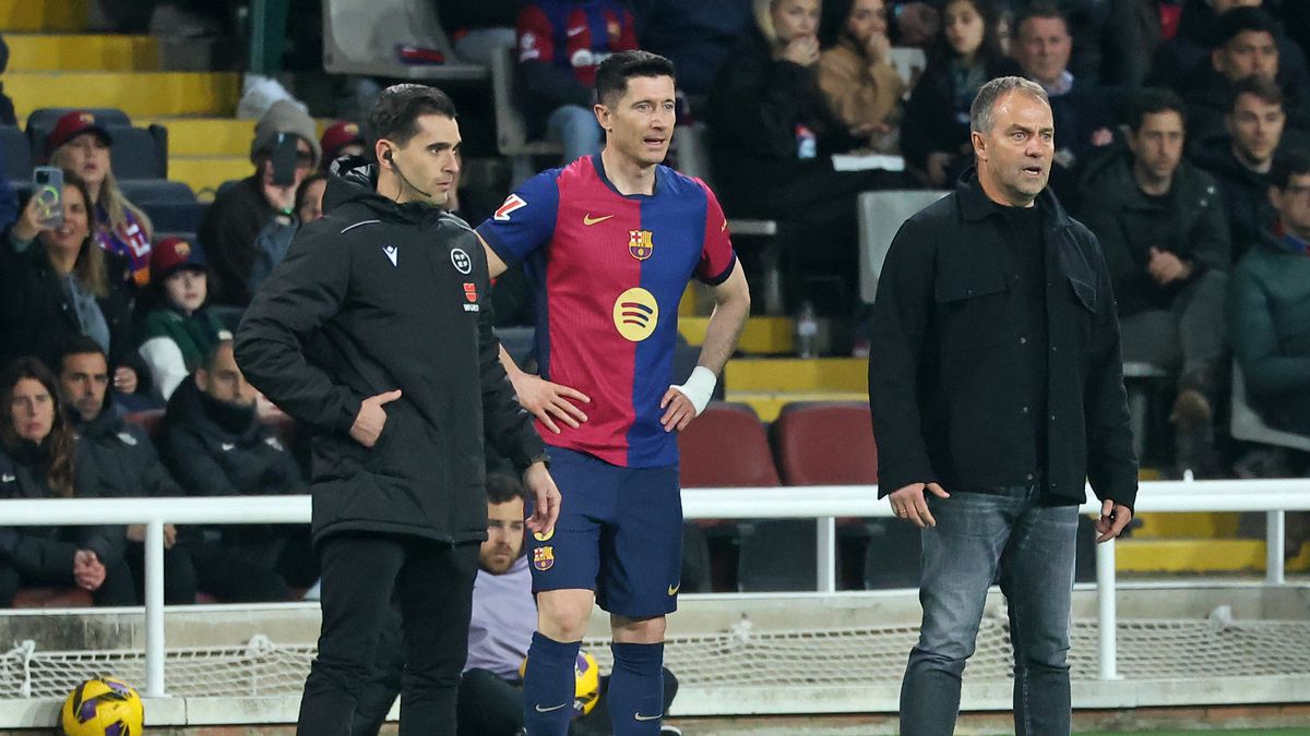 Getty Images / Joan Valls/Urbanandsport/NurPhoto / Na zdjęciu: Robert Lewandowski i Hansi Flick