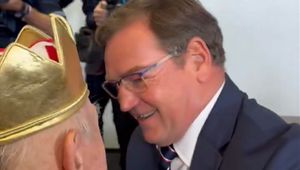 "Witaj królu". Zaskakująca scena po konferencji Urbana