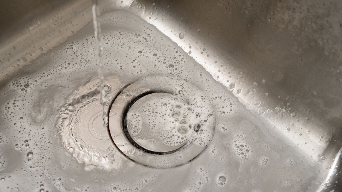 Kwasek cytrynowy poradzi sobie z zatkanym zlewem