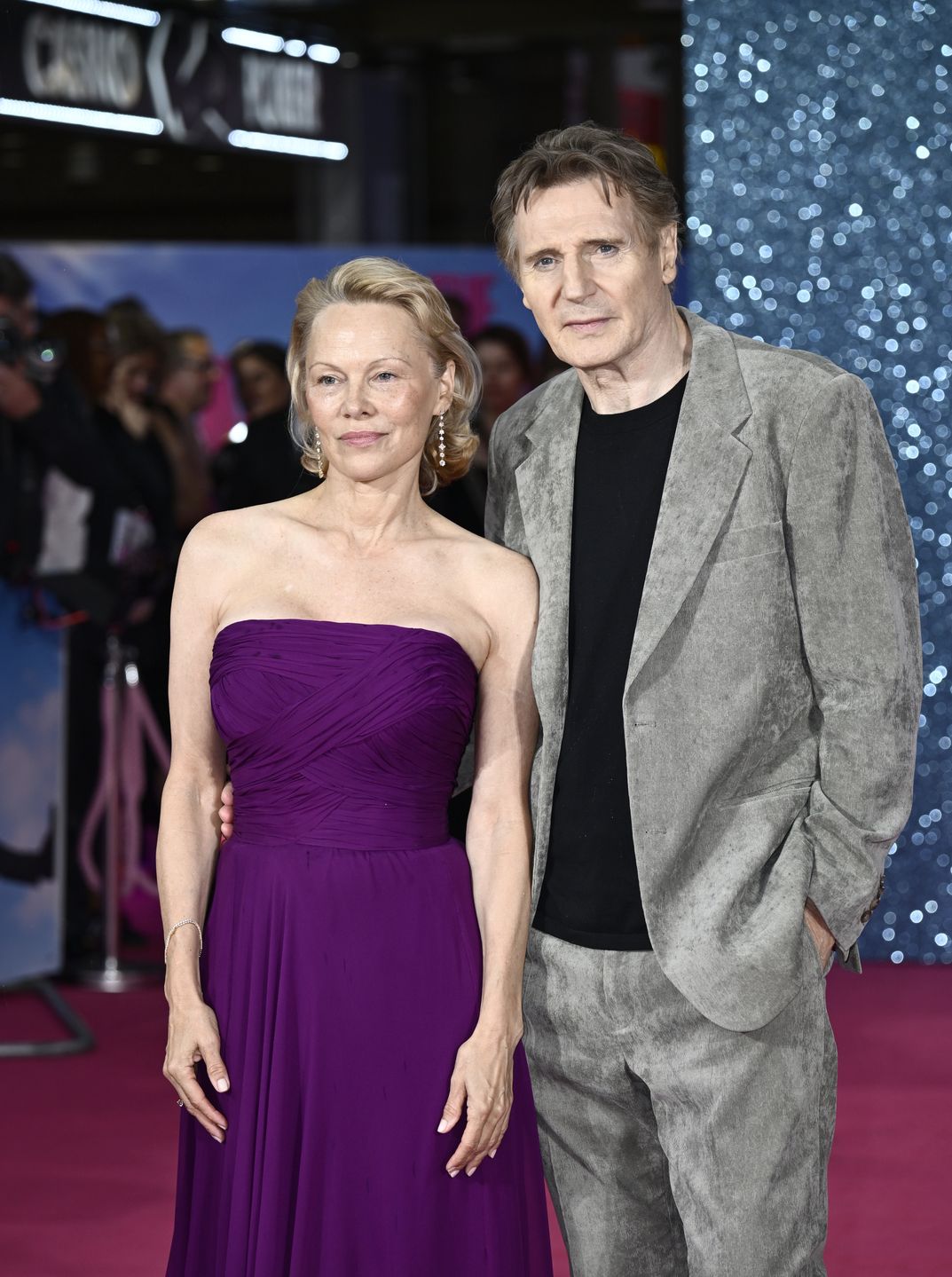 Pamela Anderson i Liam Neeson