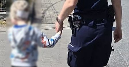 4-latek szedł sam drogą. Uratowała go policja