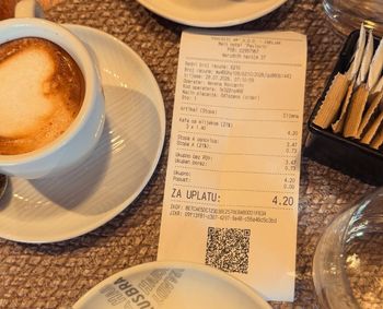 Polka zamówiła w Czarnogórze trzy kawy. Drwi: "paragon grozy"