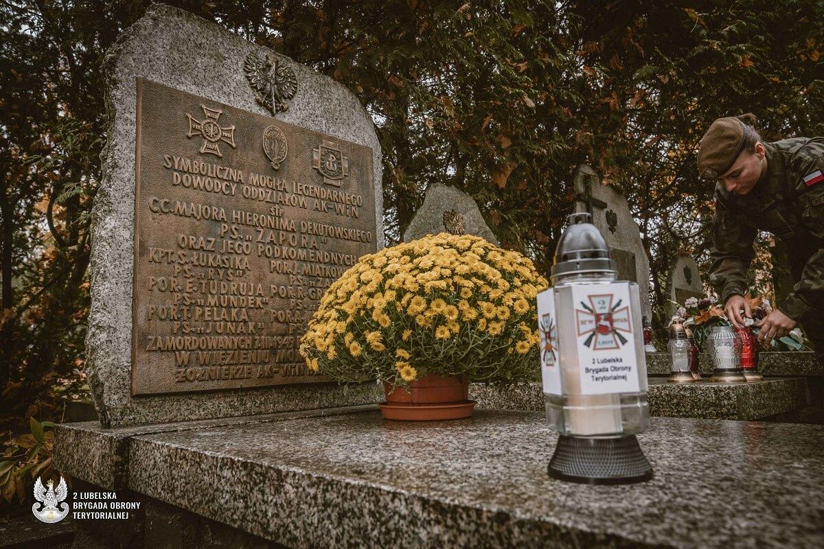 grób, cmentarz