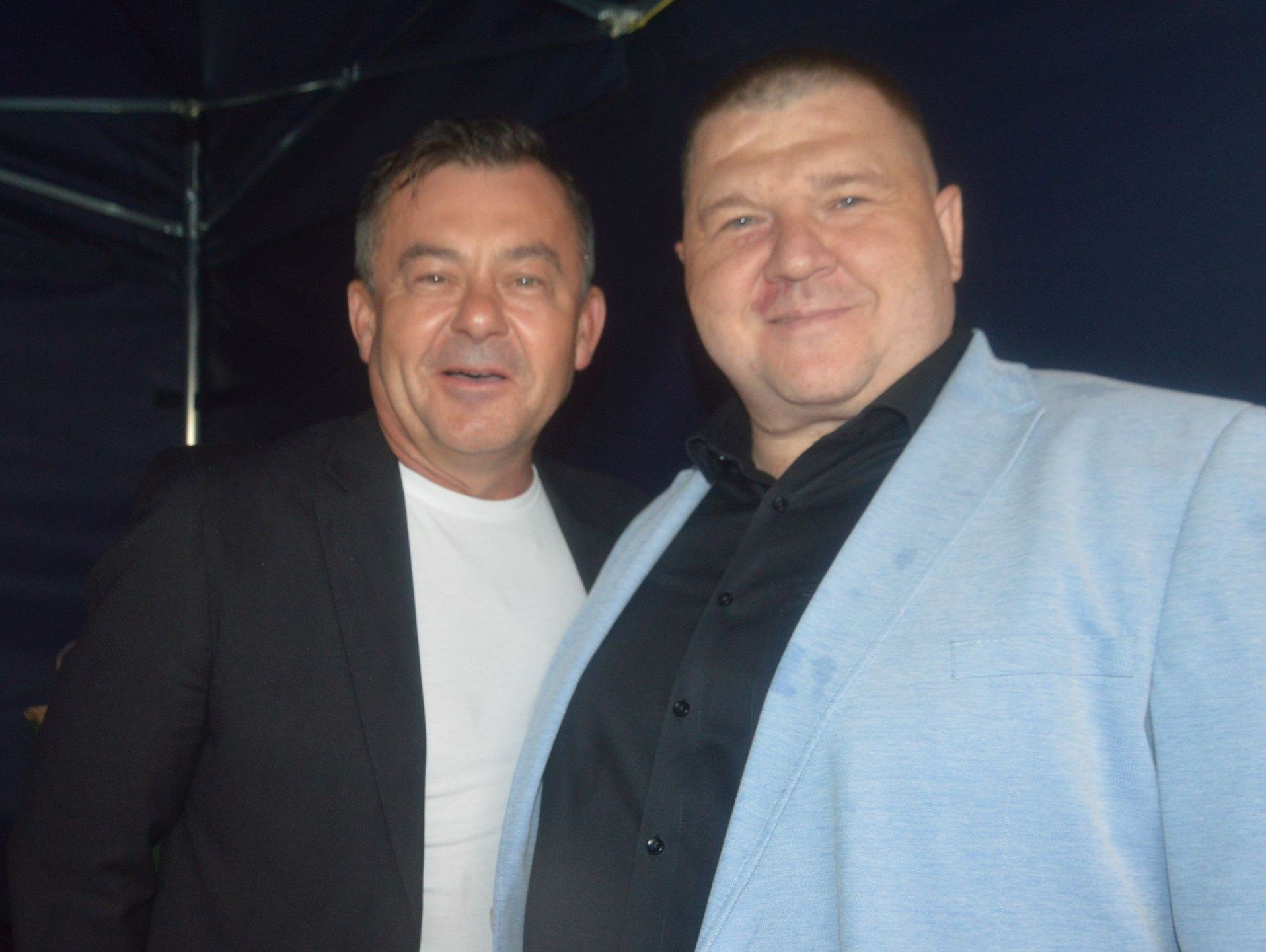 Niedzielne Dni Fałkowa. Na zdjęciu znany mieszkaniec gminy Fałków Łukasz Maciejczyk, właściciel klubu Korona Kielce i wicestarosta konecki Jarosław Staciwa
