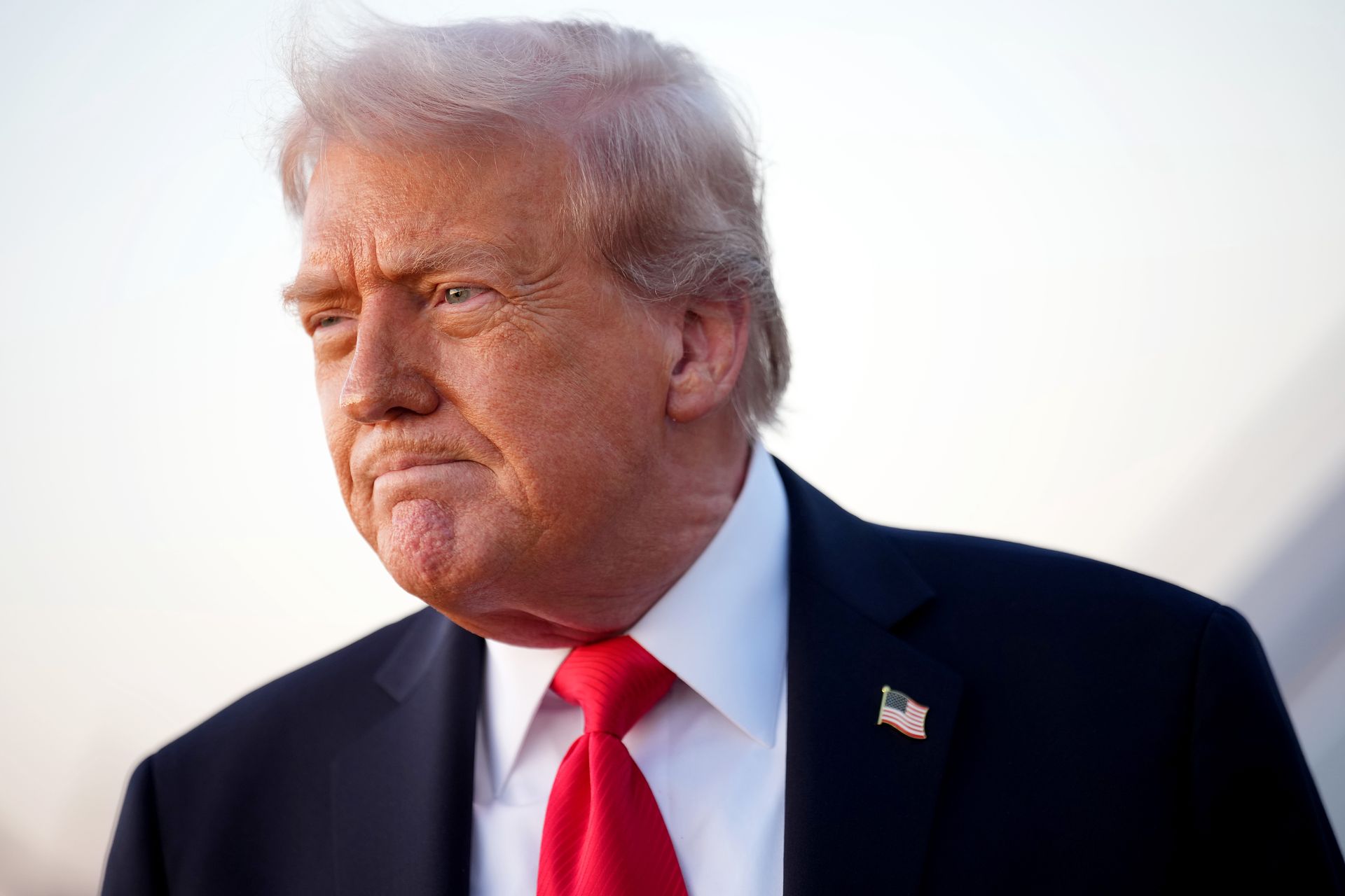 Trump żąda od UE nałożenia na Chiny i Indie 100-procentowych ceł