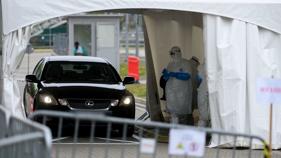 Koronawirus. Polacy wirusa COVID 19 boją się coraz mniej, rosną obawy mieszkańców Włoch