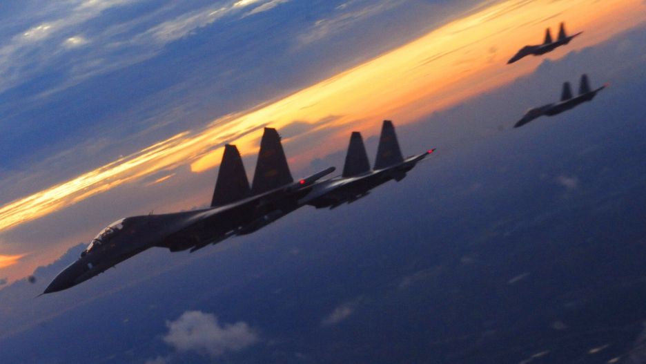 Photoshot_baza
(100730) -- GUANGZHOU, July 30, 2010 () -- Warplanes dive during a military drill held by Air Force of the Guangzhou Military Area Command of the People's Liberation Army (PLA) based in Guangzhou, capital of South China's Guangdong province, July 29, 2010. (/Shen Ling) (ly)
Shen Ling