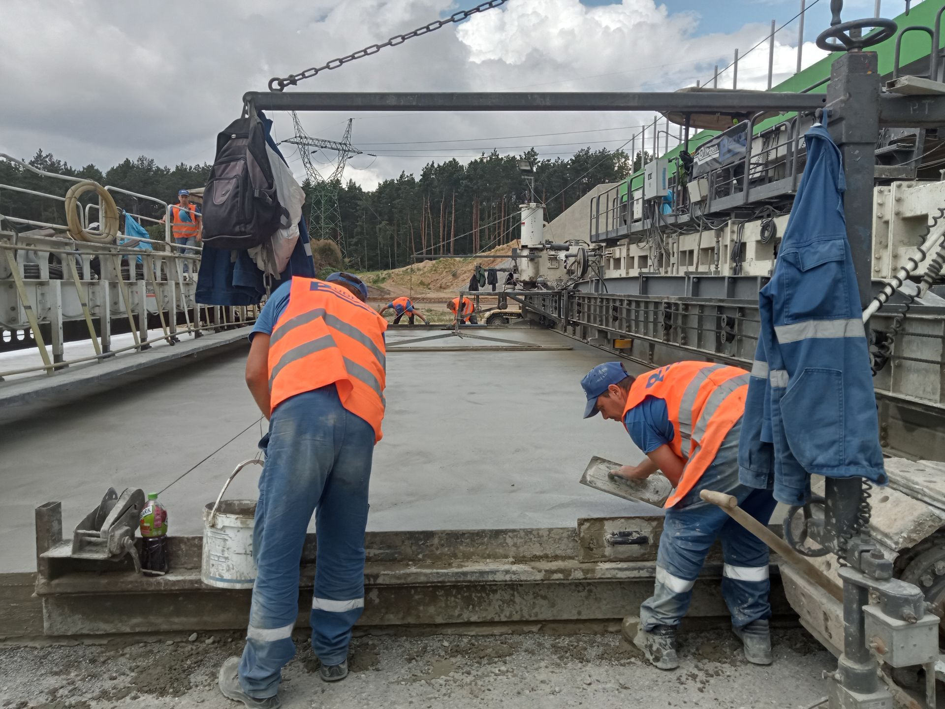 Obsługa rozściełacza do budowy nawierzchni betonowej autostrady A1