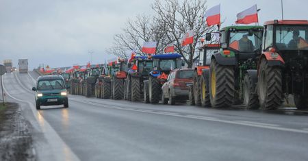 Rolnicy kontra PKP: 1,3 mln zł strat i groźby za blokadę torów w Polsce