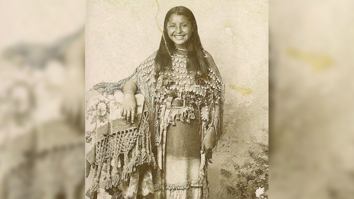 Niesamowite odkrycie Amerykanów: Rzadkie zdjęcie uśmiechniętej Indianki z XIX wieku 1