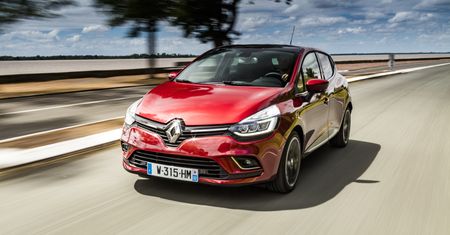Jeśli to prawda, nowe Renault Clio wygląda jak skurczone Megane. Przynajmniej z przodu