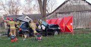 Nowy Karolinów: Kierujący BMW wbił się w drzewo. Zginął 24-latek