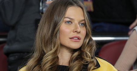 Nie ma modniejszej kurtki na jesień 2025. Lewandowska już się w niej pokazała