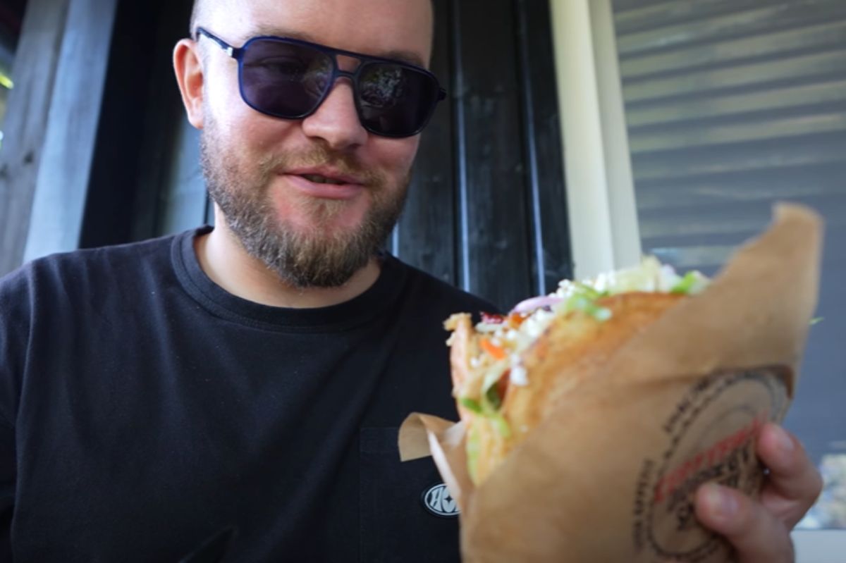 Znany youtuber przetestował  kebaba w Gdyni. Jak mu smakowało?