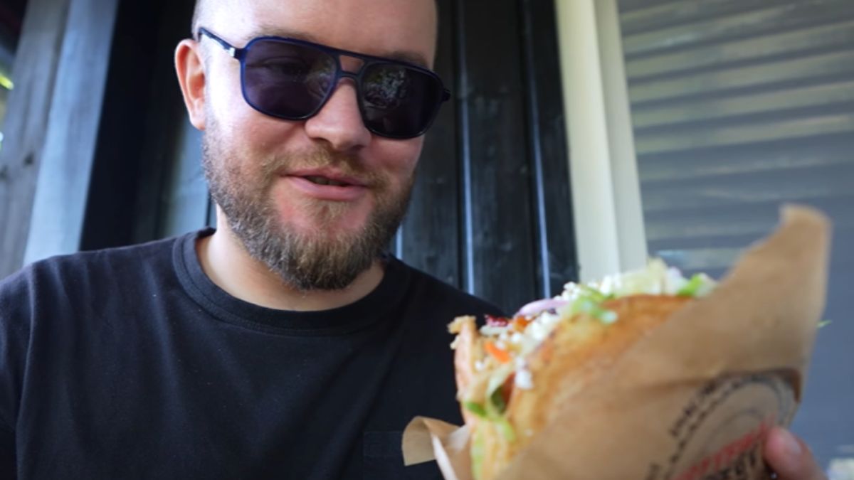 Znany youtuber przetestował  kebaba w Gdyni. Jak mu smakowało?