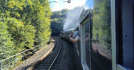 Takiej trasy nie ma w zwykłym rozkładzie. Pociąg retro znów w Legnicy