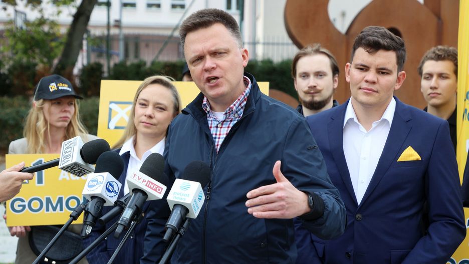 Konferencja Szymona Ho?owni
Fot. Piotr Molecki/East News, Warszawa, 06.10.2023. Konferencja prasowa lidera partii Polska 2050 Szymona Holowni przed pomnikiem "Solidarnosci".
N/z: Szymon Holownia, Adam Gomola (P)
Piotr Molecki