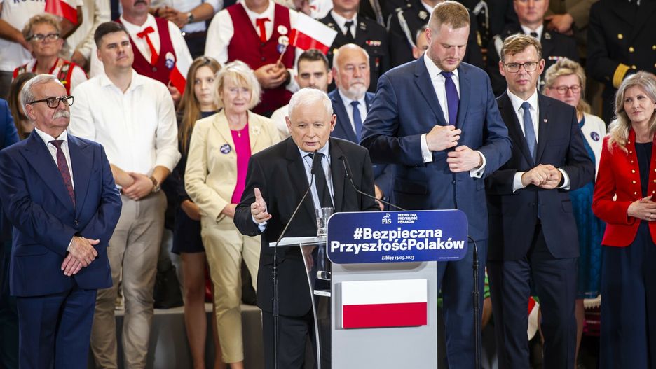 Jaros?aw Kaczy?ski w Elbl?gu
13.09.2023 Elblag - Jaroslaw Kaczynski w Elblagu N/z  Leonard Krasulski, Jaroslaw Kaczynski, Janusz Cieszynski i Artur Chojecki
Fot. Stanislaw Bielski/REPORTER
n/z: Leonard Krasulski, Janusz Cieszynski
Stanislaw Bielski/REPORTER
