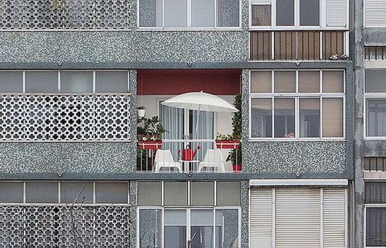 IKEA w reklamach dodaje kolorów szarym blokowiskom