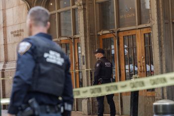 Atak maczetą w nowojorskim metrze. Ofiary walczą o życie