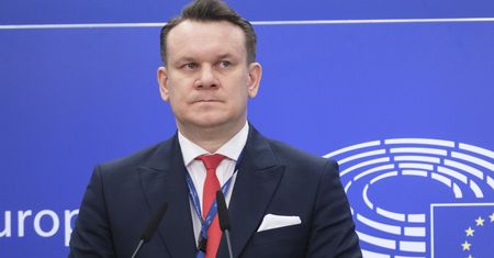 Wypłaty dla wojskowych. MON prostuje europosła PiS