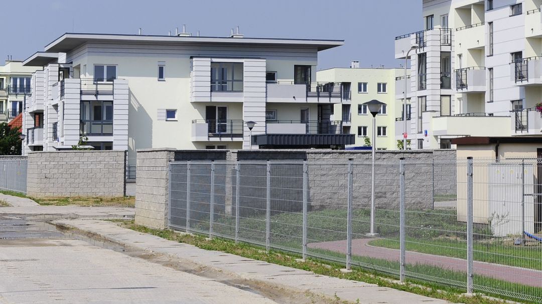 Przykładowe osiedle. To zdjęcie jest tylko ilustracją. Przedstawione bloki nie znajduję się w Wadowicach.