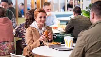 Pomysłowy Tomasz Karolak zabrał Katarzynę Zielińską na obiad do restauracji... McDonald's!