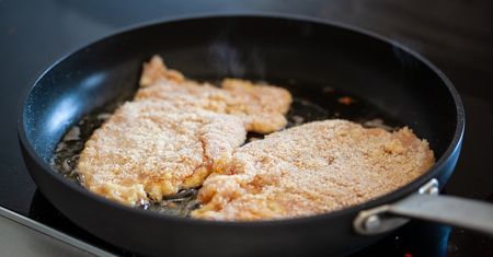Najgorszy błąd przy robieniu schabowego. Kotlet wychodzi twardy jak podeszwa