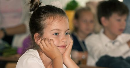 Głoski dźwięczne i bezdźwięczne - jak nauczyć dziecko je odróżniać?