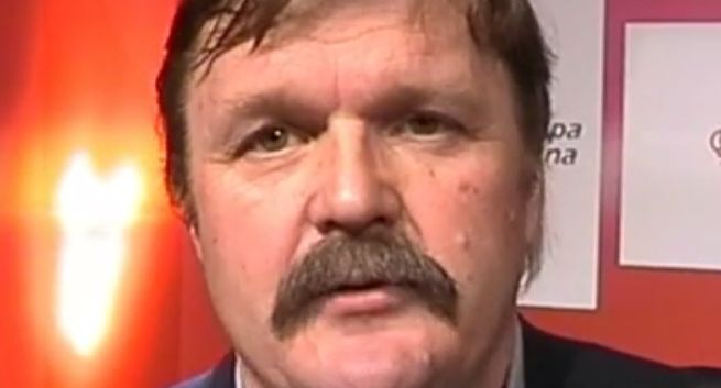 Prokuratura już nie chce od „Tygodnika Podhalańskiego” zdjęć tęczowej flagi na Giewoncie