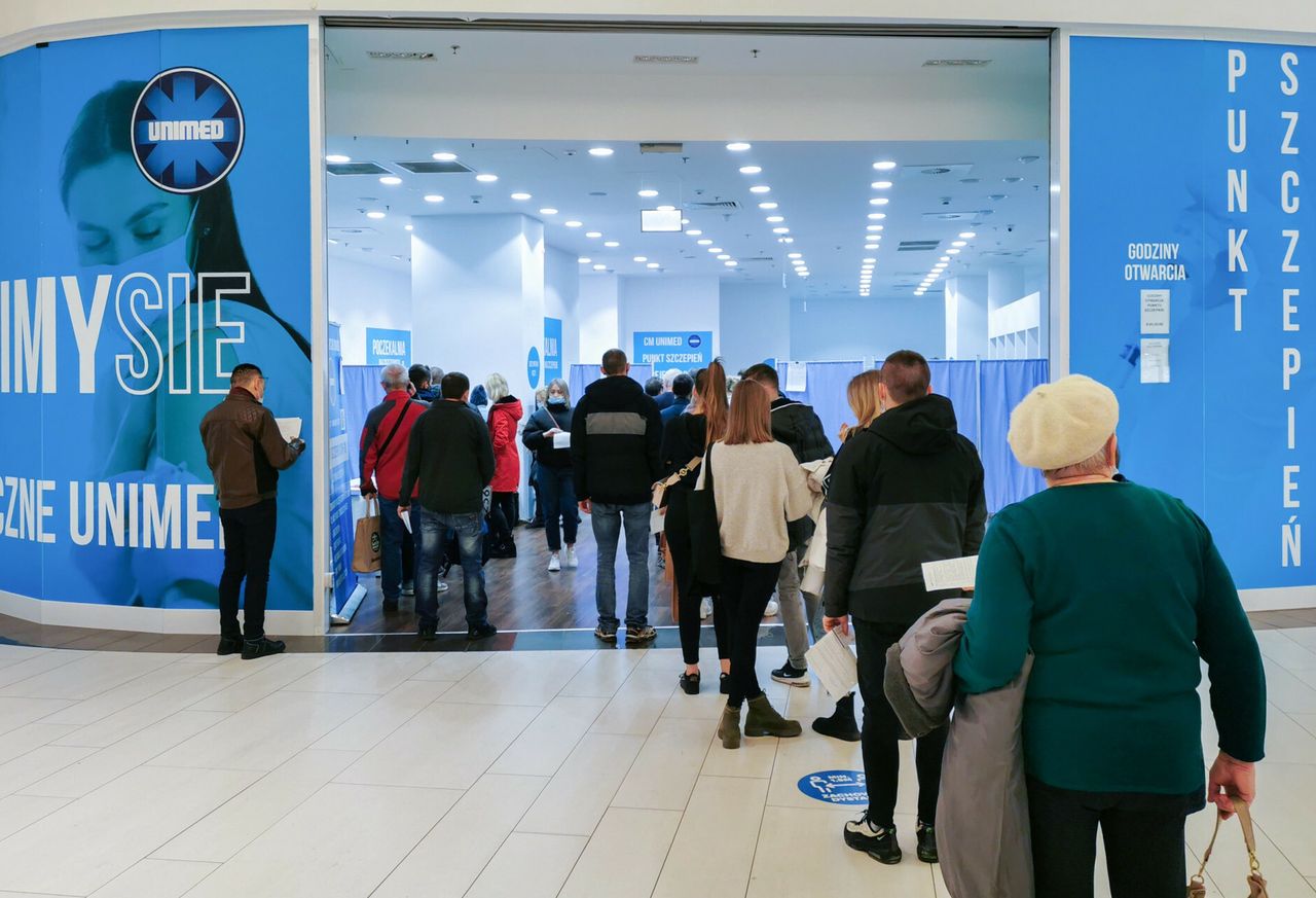 Zaczęły się szczepienia dawką przypominającą i od razu wyszły luki w systemie informatycznym 