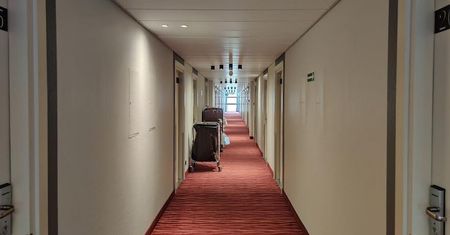 Z hotelu do aresztu. 23-latka wpadła w furię i zniszczyła ośrodek