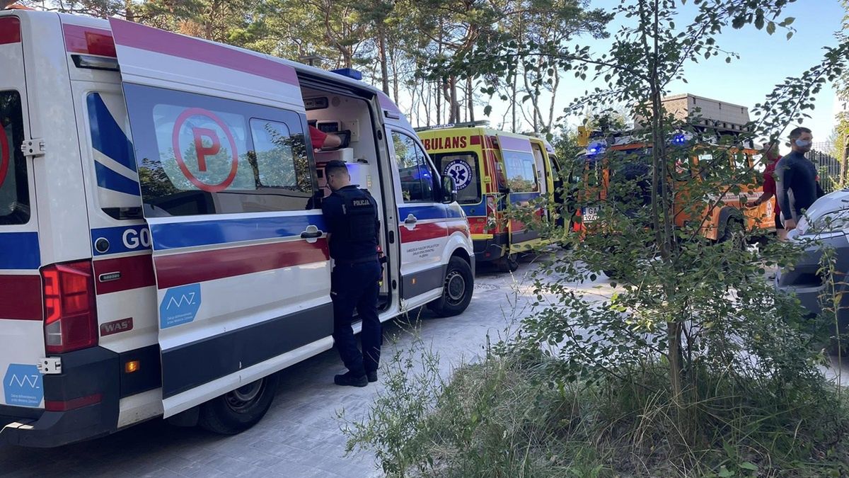 Interwencja policji nad Bałtykiem w Łebie.