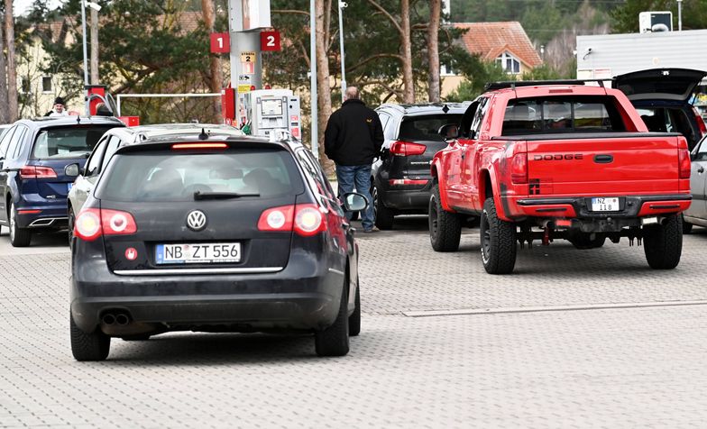 Niemcy płaczą, jak płacą. Tankowanie znacznie droższe niż w krajach sąsiednich