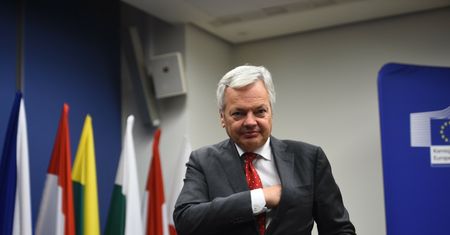 Bruksela "szczególnie zaniepokojona" Lex Tusk. "Komisja nie zawaha się podjąć działań"