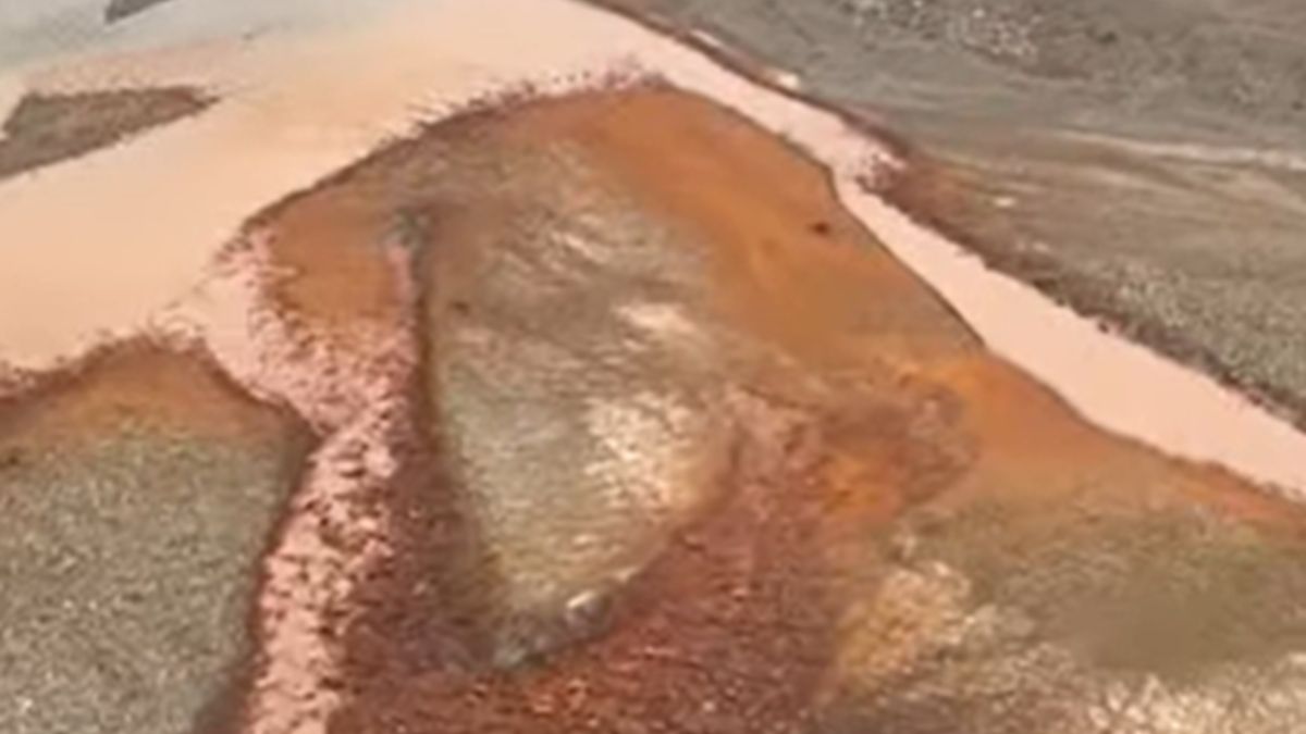 Rzeki na Alasce zmieniają kolor.