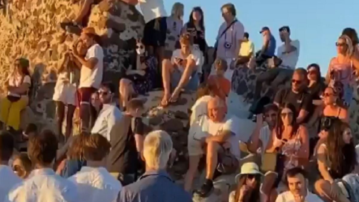 Koronawirus. Instagramerka pokazała, jak wygląda sytuacja na Santorini