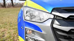 Bydgoszcz: ojciec potrzebował pomocy przy dziecku z urazem głowy. Do szpitala trafili pod eskortą policji