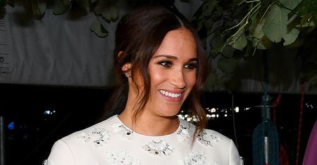 Podobają ci się sukienki w stylu Meghan Markle? Wiemy, gdzie kupić podobne i jak je nosić