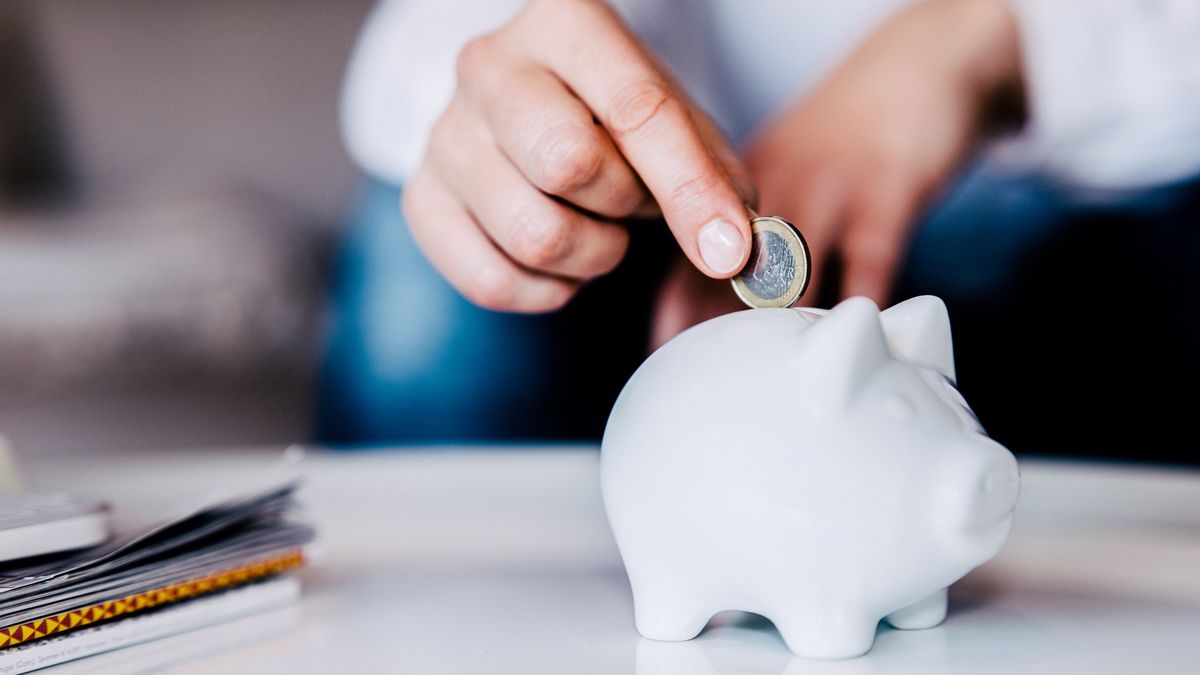 Jak skutecznie oszczędzać? Osiągnięcie finansowej niezależności nie jest proste, jednak pomaga w tym systematyczność