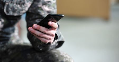 Chcą stłumić krytykę? Rosjanie zakazują używania telefonów