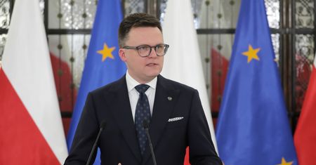 Po deklaracji Szymona Hołowni PiS wyprowadza cios. "Poniżej lista"