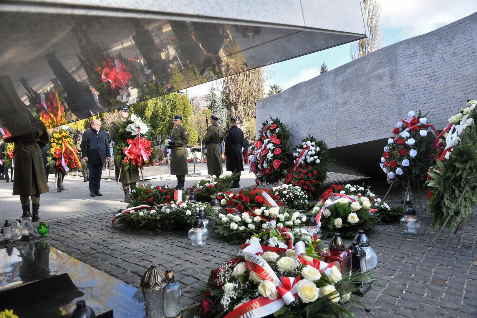 12. rocznica katastrofy smoleńskiej. Syreny zawyły w całej Polsce