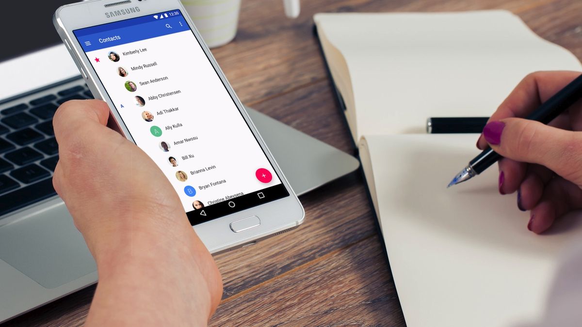 Google Kontakty w końcu pobierzesz na dowolny telefon. Prawie dowolny 1