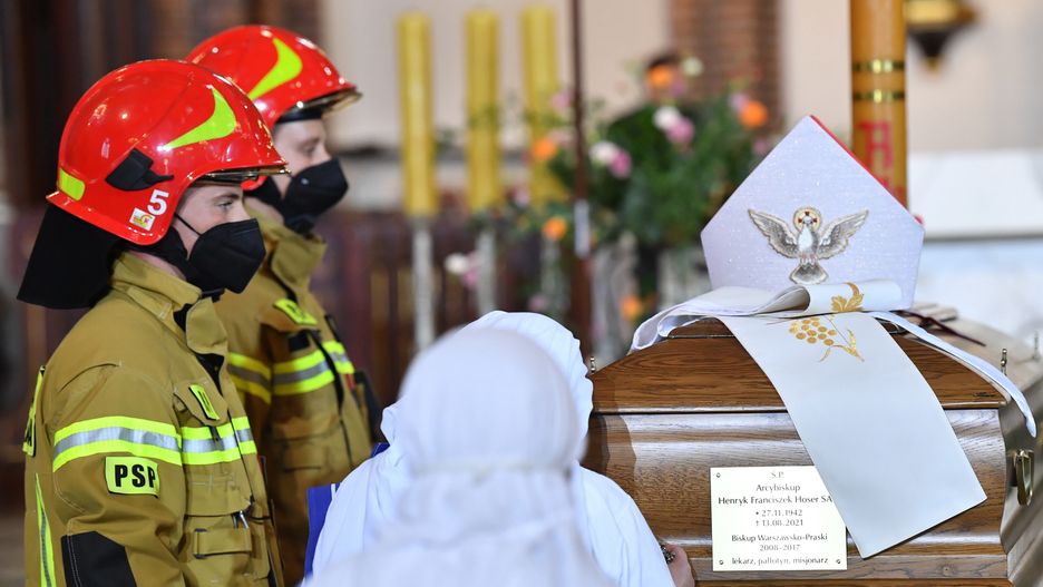 Warszawa. Uroczystości pogrzebowe abp. Henryka Hosera